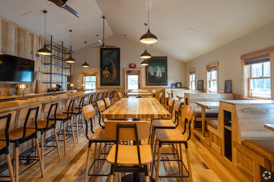 More Photos Of 2477 Bristol Rd, New Harbor Restaurant For Sale