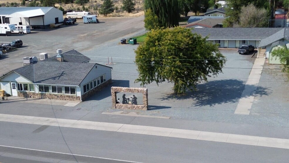 More Photos Of 308 W 12th St, Alturas Hotel For Sale