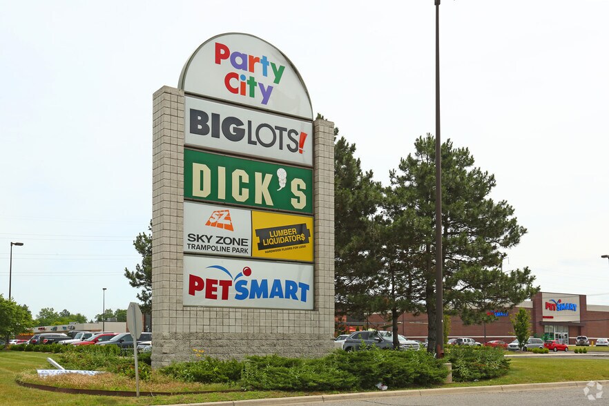 More Photos Of 23351 Eureka Rd, Taylor Freestanding For Lease