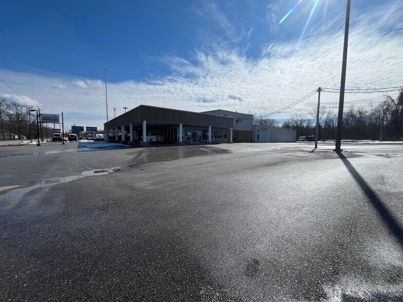 More Photos Of 7370 N Ridge Rd, Madison General Retail For Lease
