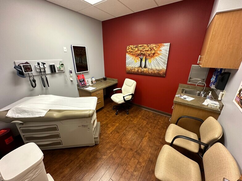 More Photos Of 2900 Interstate 35, Denton Medical For Lease