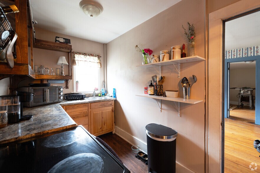 More Photos Of 13 Park Ave, Hadley Restaurant For Sale