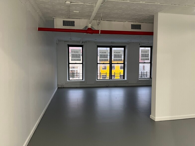 More Photos Of 277 Grand St, New York Storefront Retail Office For Lease