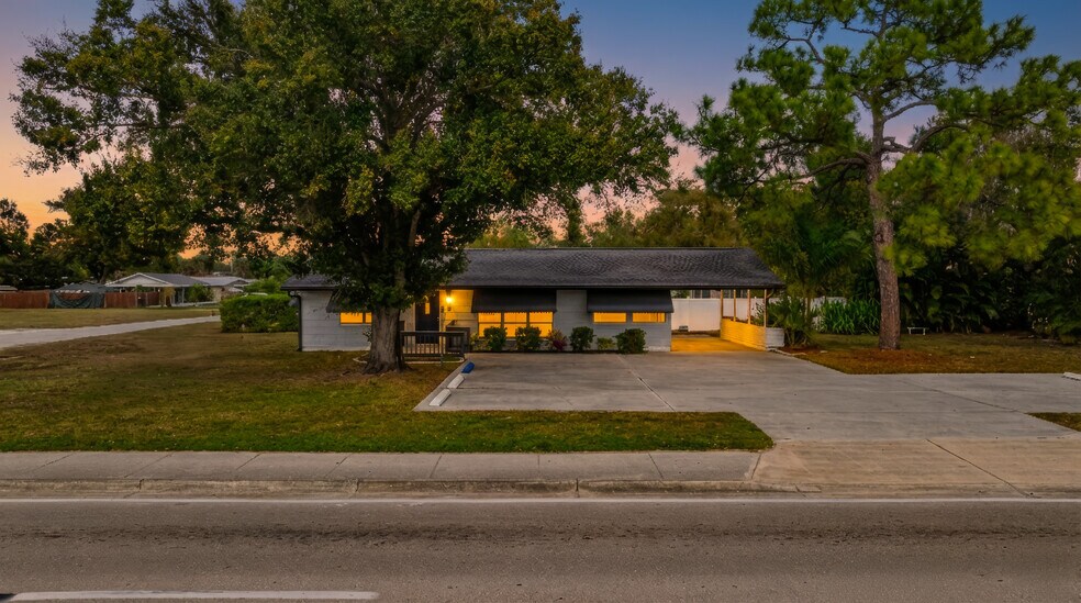 More Photos Of 164 Pondella Rd, North Fort Myers Office For Sale