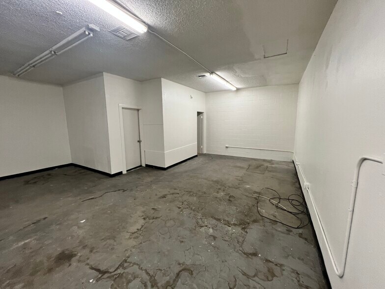 More Photos Of 147 N Gilbert St, Hemet Flex For Sale