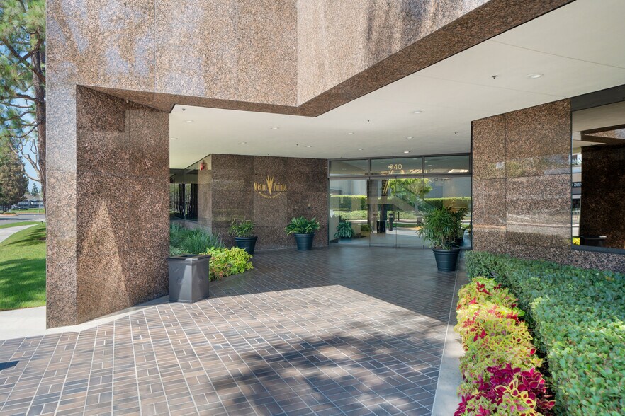 More Photos Of 940 S Coast Dr, Costa Mesa Office For Lease