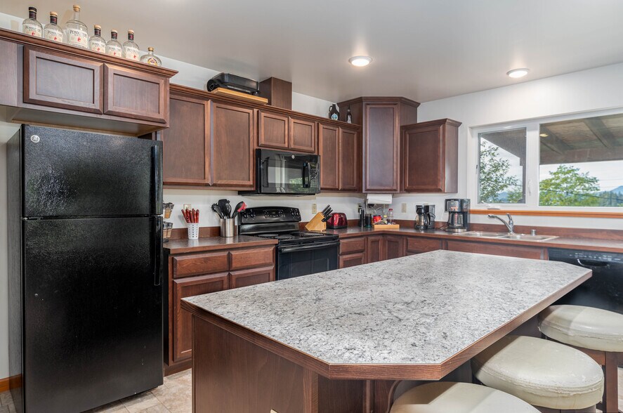 More Photos Of 400 JS Dr, Craig Flex For Sale