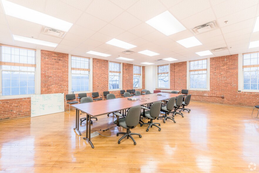 More Photos Of 10 Admiral St, Providence Office For Lease