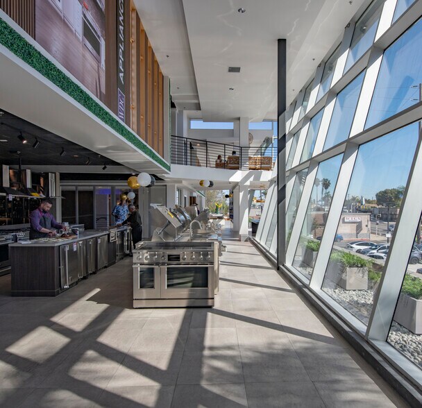 More Photos Of 2413 Pacific Coast Hwy, Lomita General Retail For Sale