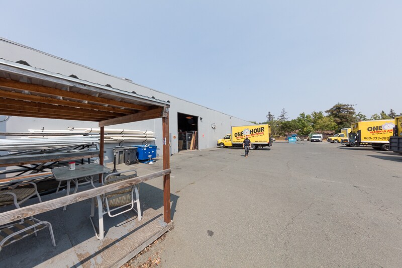 More Photos Of 1400 Petaluma Hill Rd, Santa Rosa Showroom For Sale