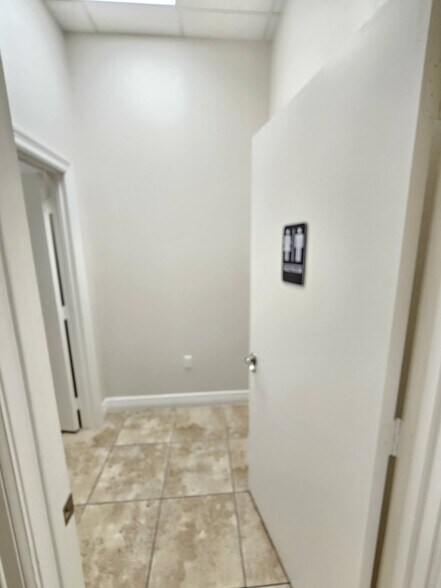 More Photos Of 4001 Spencer Hwy, Pasadena Unknown For Lease