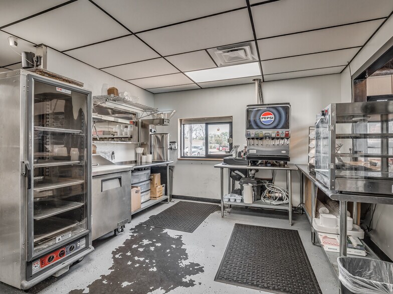 More Photos Of 106 NW 4th St, Lindsay Specialty For Sale