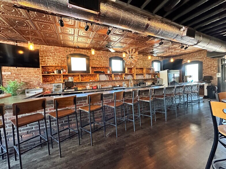 More Photos Of 917 W 44th St, Kansas City Restaurant For Sale
