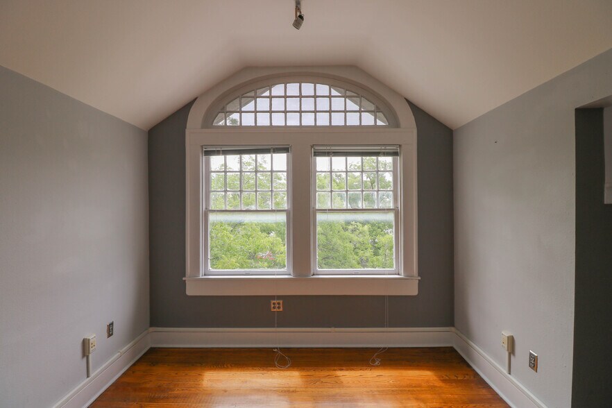 More Photos Of 1712 Rio Grande St, Austin Loft Creative Space For Sale