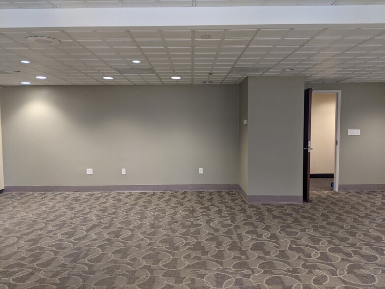 More Photos Of 112 S Tryon St, Charlotte Office Residential For Sale