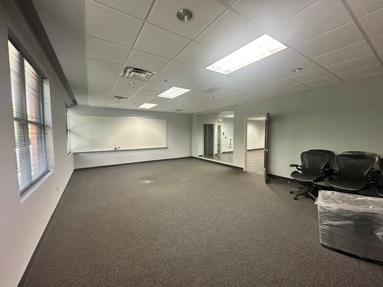 More Photos Of 6525 Shiloh Rd, Alpharetta Office Residential For Sale