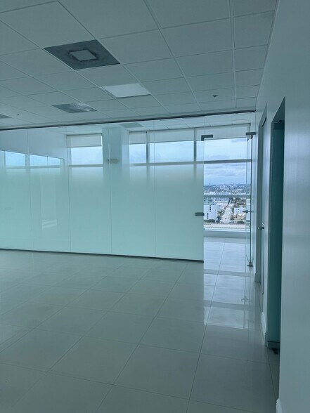 More Photos Of 175 SW 7th St, Miami Medical For Sale