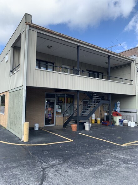 More Photos Of 2513 Ridge Rd, Lansing Storefront Retail Residential For Sale