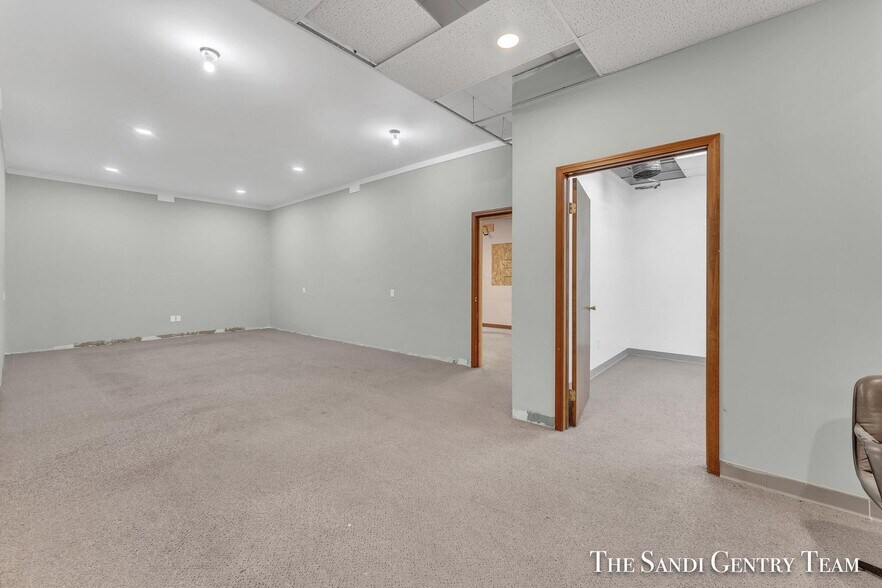 More Photos Of 1343 Whitehall Rd, Muskegon Medical For Sale