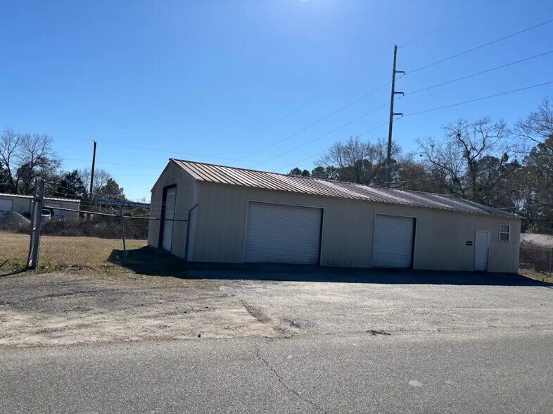 More Photos Of 262 Ash St, Cochran Warehouse For Sale