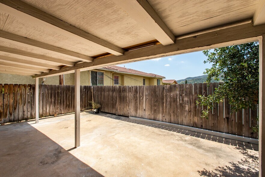 More Photos Of 2520 Montrose Ave, Montrose Apartments For Sale