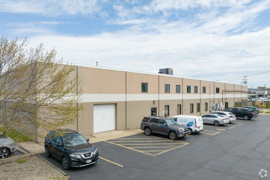 More Photos Of 40 Gardenville Pkwy W, Buffalo Office For Lease