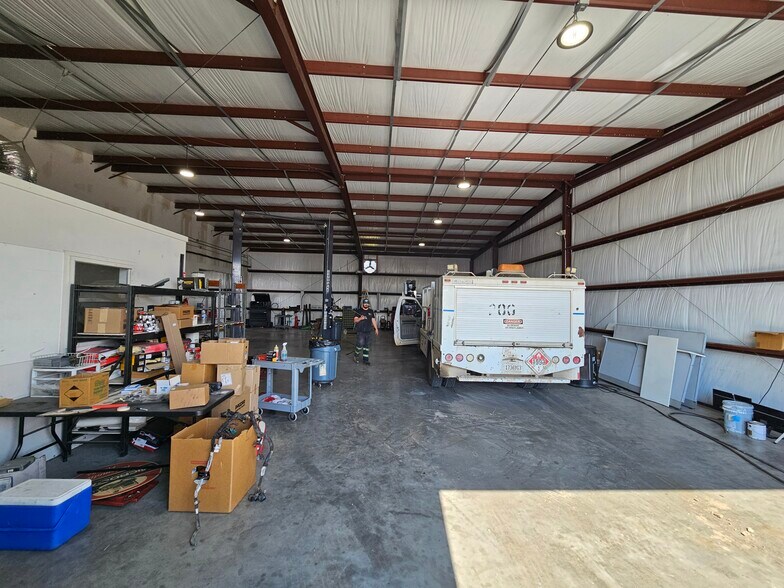 More Photos Of 4402 Rex Rd, Friendswood Unknown For Lease