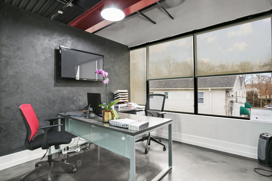 More Photos Of 20 Broad St, Norwalk Service For Sale