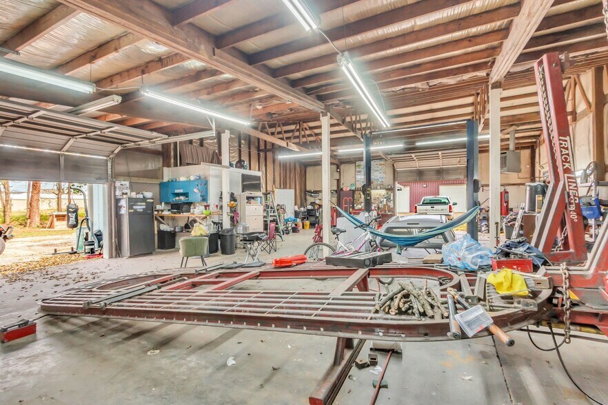 More Photos Of 6522 Polk Ln, Columbia Auto Repair For Sale