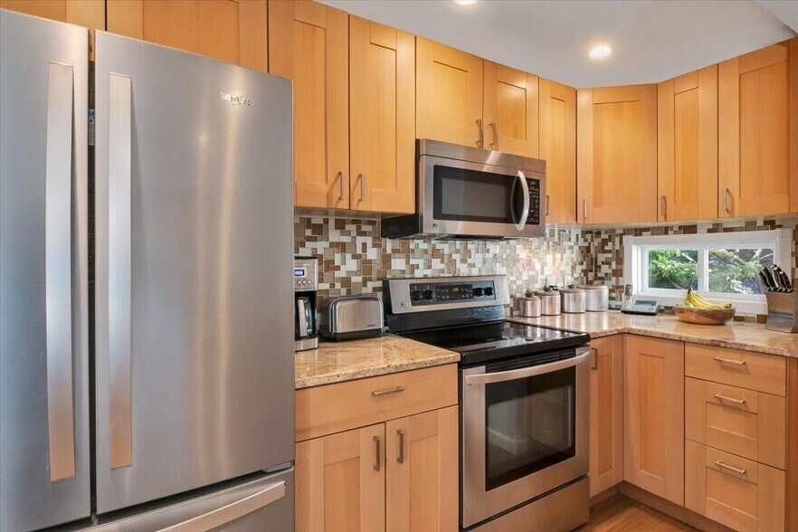 More Photos Of 139 A Bradford St, Provincetown Storefront Retail Residential For Sale