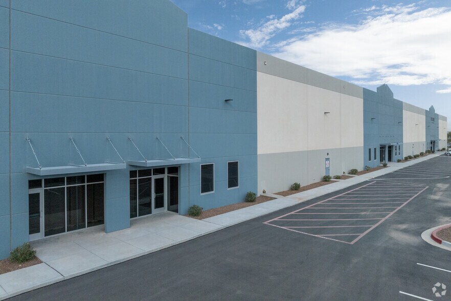 More Photos Of 9577 Plaza Cir, El Paso Warehouse For Lease