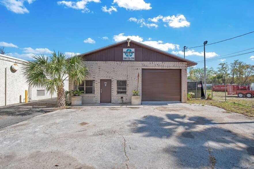 More Photos Of 327 Marion St, Daytona Beach Warehouse For Sale