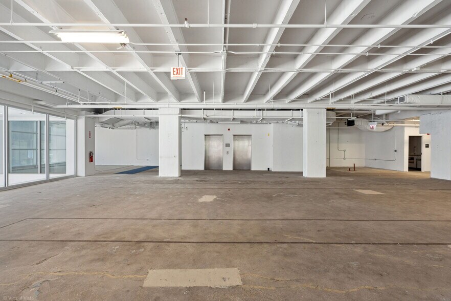 More Photos Of 360 N State St, Chicago General Retail For Sale