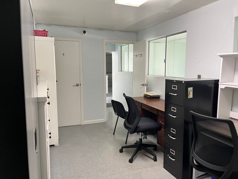 More Photos Of 5601 Mission St, San Francisco Veterinarian Kennel For Sale