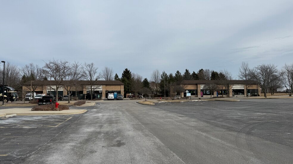 More Photos Of 2172-2182 Lake Cook Rd, Algonquin Storefront Retail Office For Lease