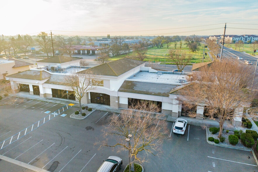 More Photos Of 9591 Laguna Springs Dr, Elk Grove Freestanding For Lease