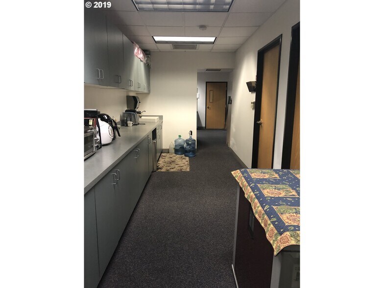 More Photos Of 4916 NE 100th Ave, Portland Flex For Sale