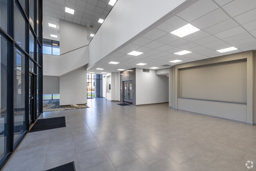 More Photos Of 4318 Woodcock Dr, San Antonio Office For Sale
