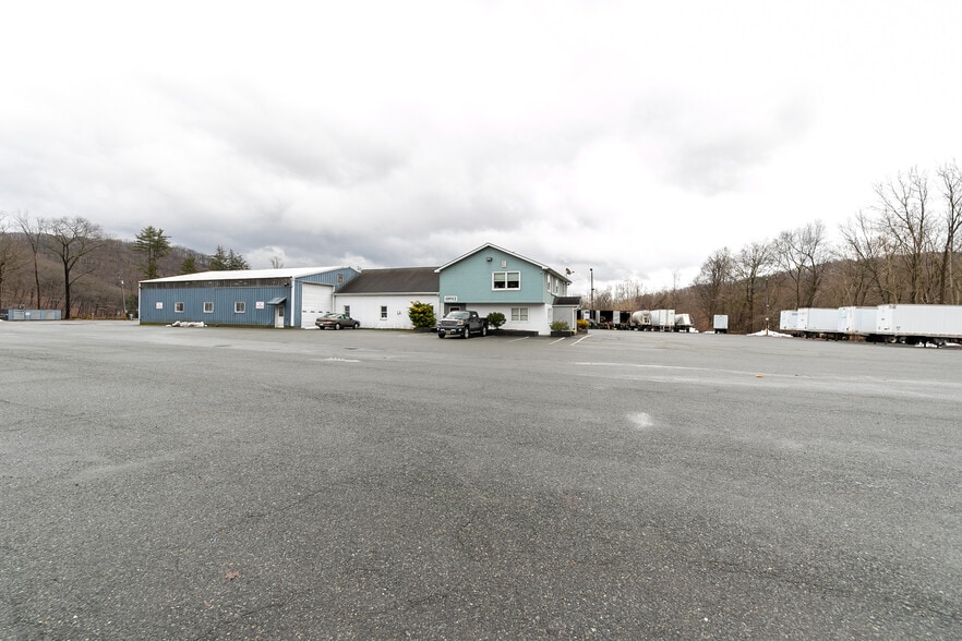 More Photos Of 56 US 46 Hwy, Columbia Distribution For Lease