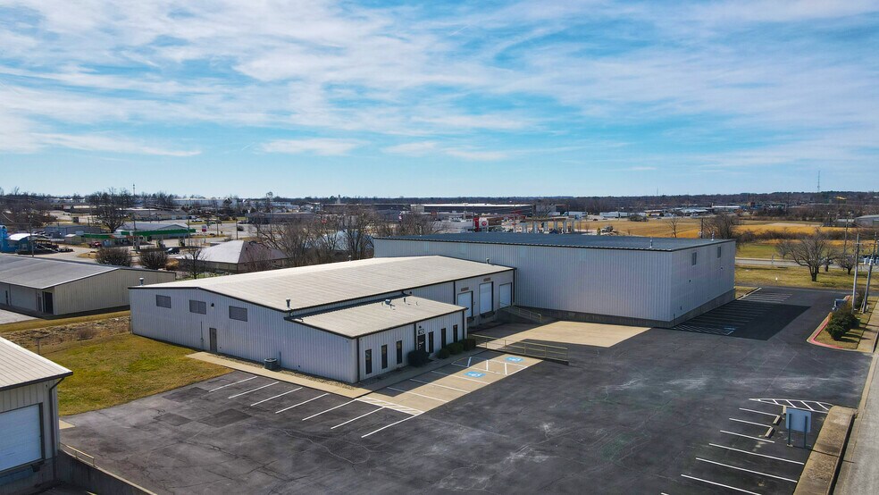 More Photos Of 110 E Linden St, Rogers Unknown For Lease