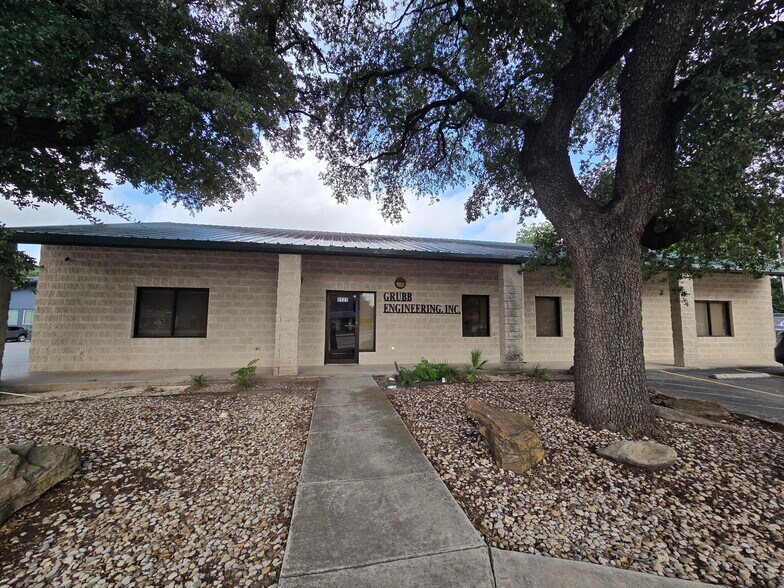 More Photos Of 2727 N St Marys St, San Antonio Service For Sale