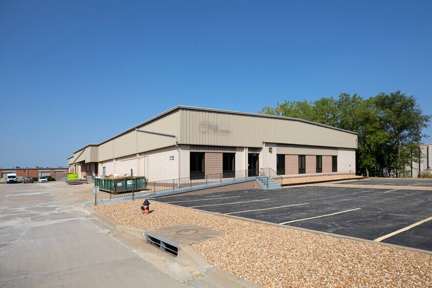 More Photos Of 11600-11630 W 85th St, Lenexa Warehouse For Sale