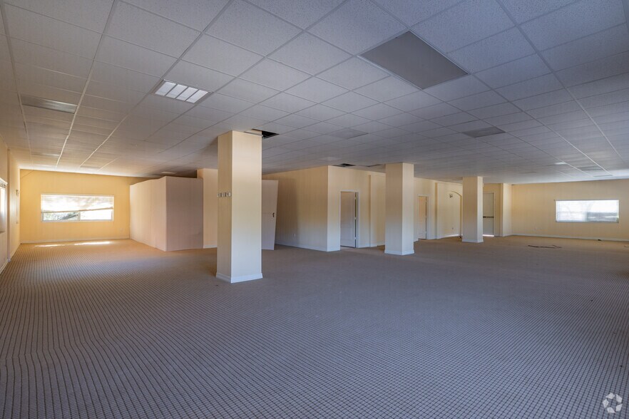 More Photos Of 2101 S Loop 336 W, Conroe Office For Lease