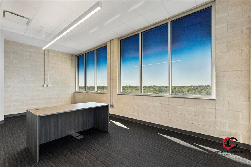 More Photos Of 211 S Brown St, Round Rock Medical For Sale