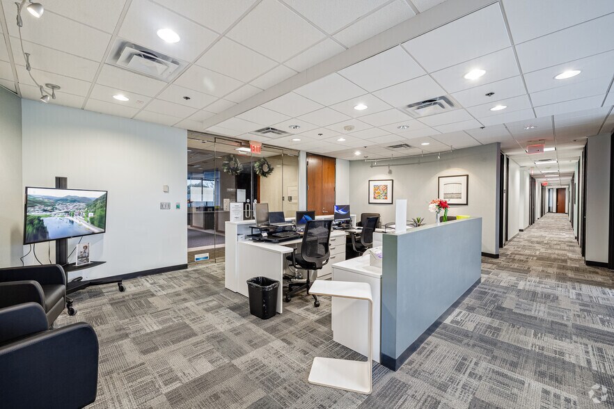 More Photos Of 6802 Paragon Pl, Richmond Coworking Space