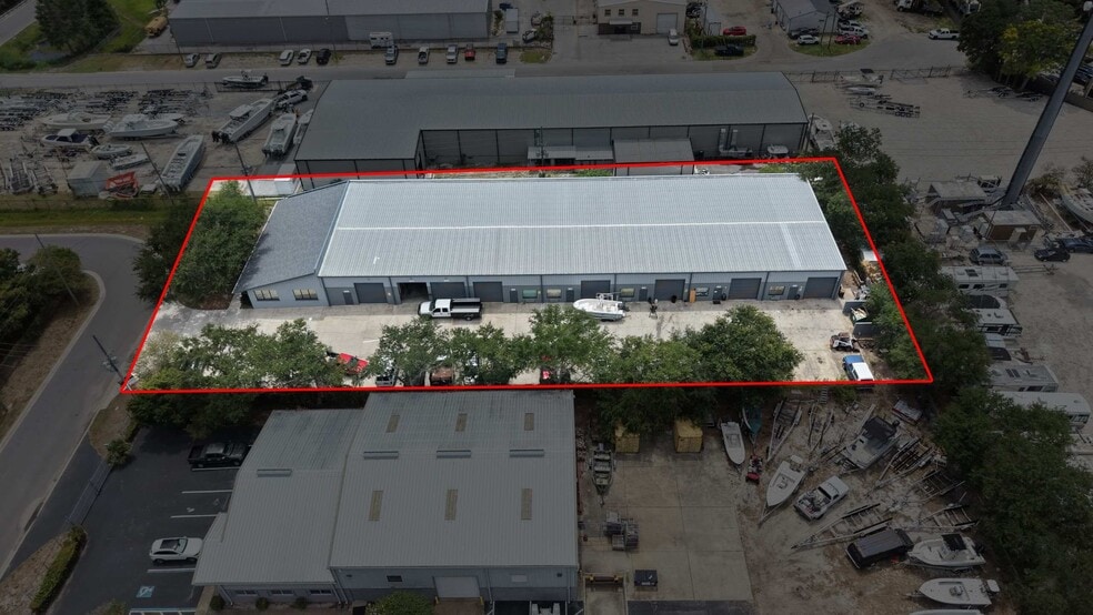 Primary Photo Of 305 Bear Ridge Cir, Palm Harbor Manufacturing For Lease