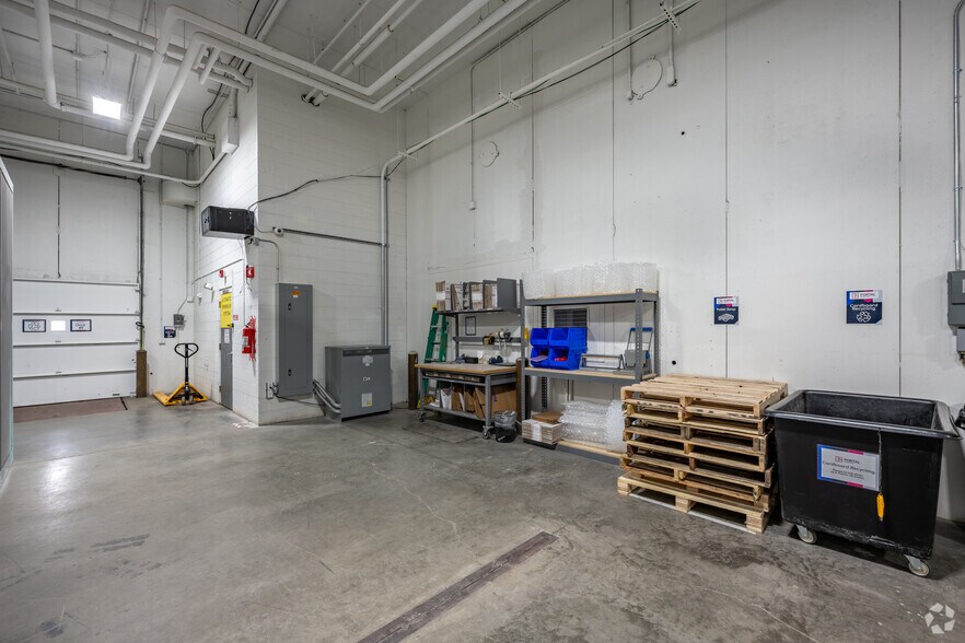 More Photos Of 4440 W Round Lake Rd, Arden Hills Warehouse For Lease