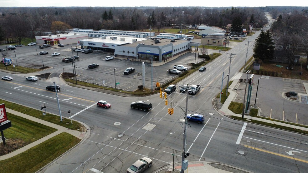 More Photos Of 1002 E Main St, Owosso Unknown For Lease