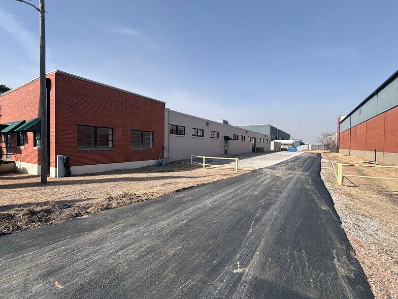 More Photos Of 115 NW 44th St, Oklahoma City Manufacturing For Lease