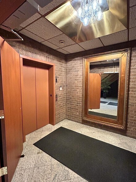 More Photos Of 450 Maple Ave E, Vienna Medical For Lease